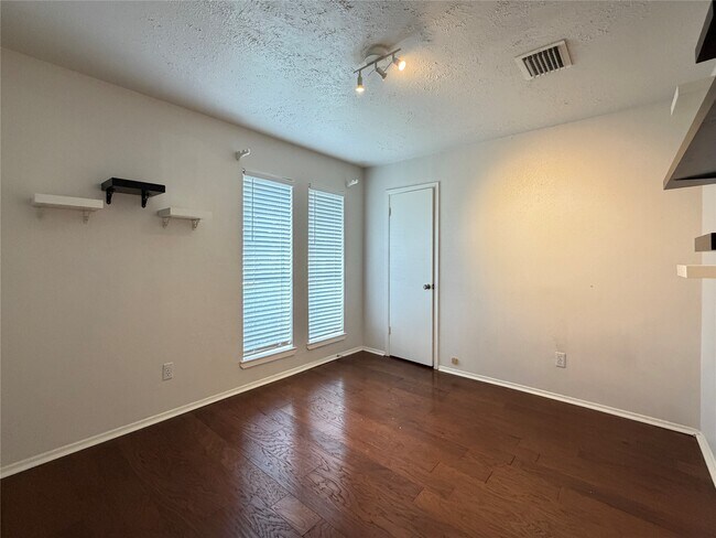 Building Photo - 22319 Merrymount Dr