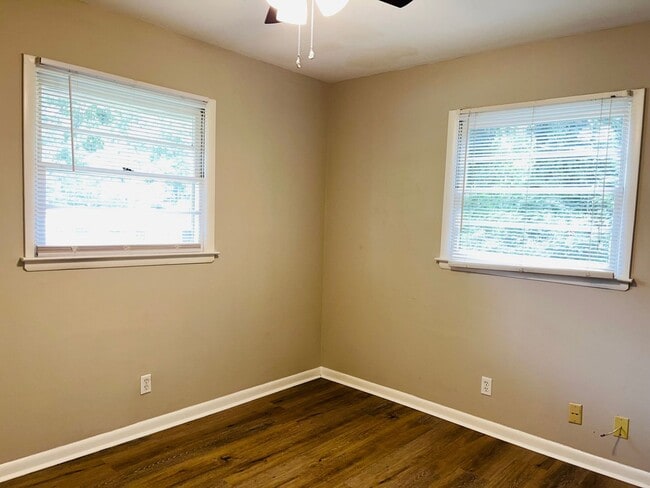 Building Photo - Wow! Beautiful brick 3 bedroom 2 bathroom home near Stone Mountain Village! Must See