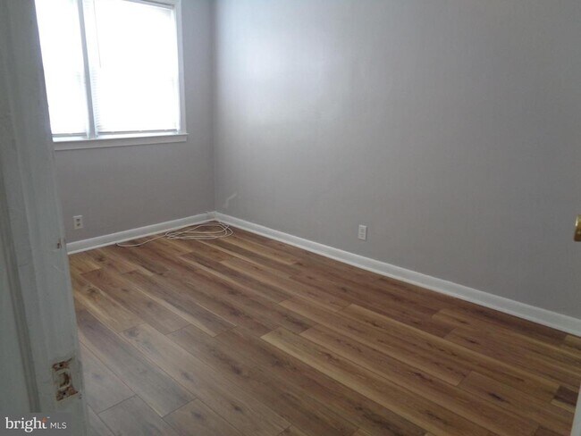Building Photo - 2245 Graythorn Rd