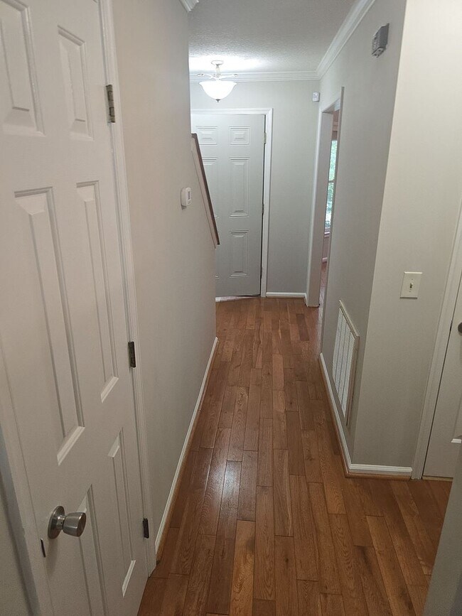 Building Photo - 3 Bed 2.5 bath house Double Branch Creek S...
