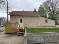 Building Photo - Newly Renovated House!