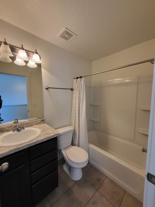 Building Photo - Single Family Home Eagle Mountain