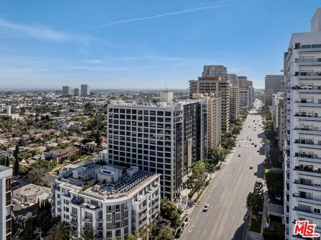 Building Photo - 10724 Wilshire Blvd