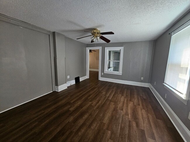 Primary Photo - Big 3 bed 2 bath home