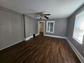 Building Photo - Big 3 bed 2 bath home