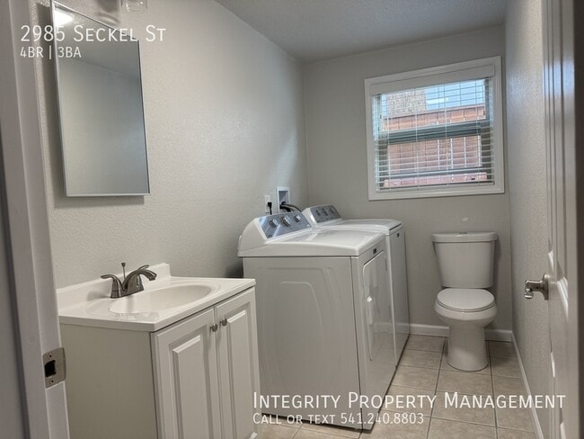 Building Photo - 2985 Seckel St