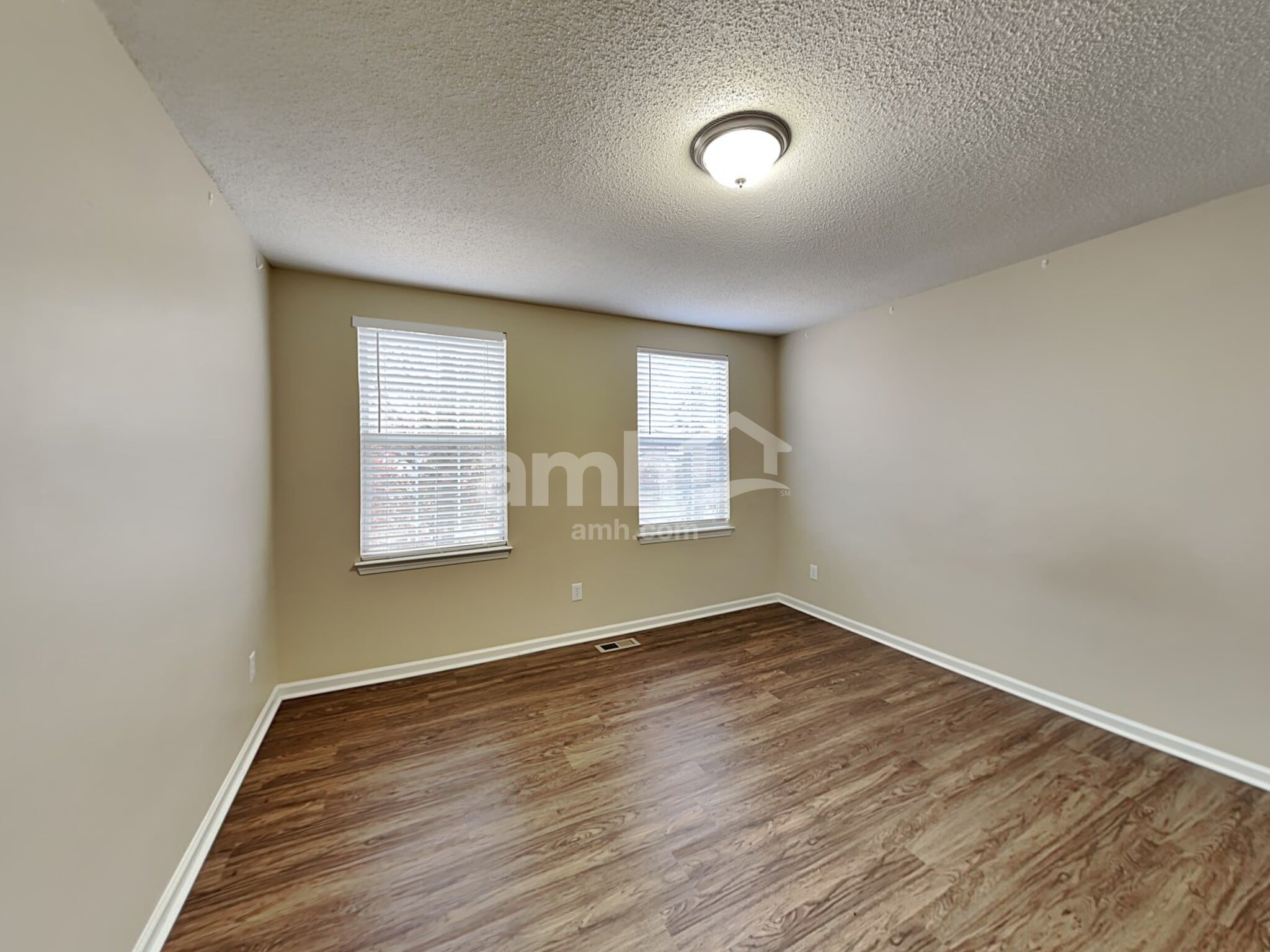 Building Photo - 4010 Logan Cir