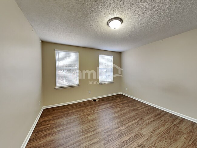 Building Photo - 4010 Logan Cir