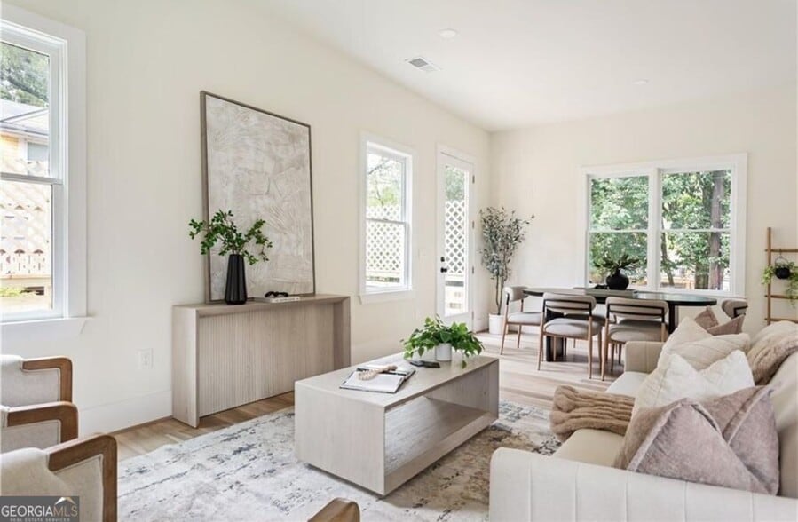 Building Photo - 1265 Oak St SW