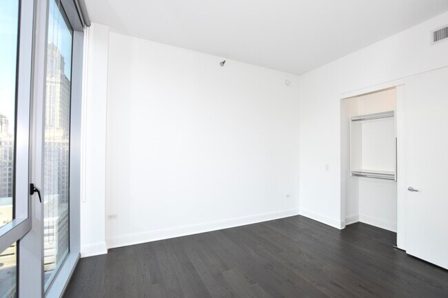 Building Photo - 60 E Randolph St