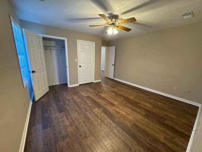 Building Photo - 3320-3322 River Oaks Blvd
