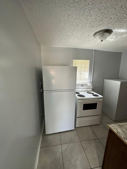 Building Photo - 1528 Mount Herman St