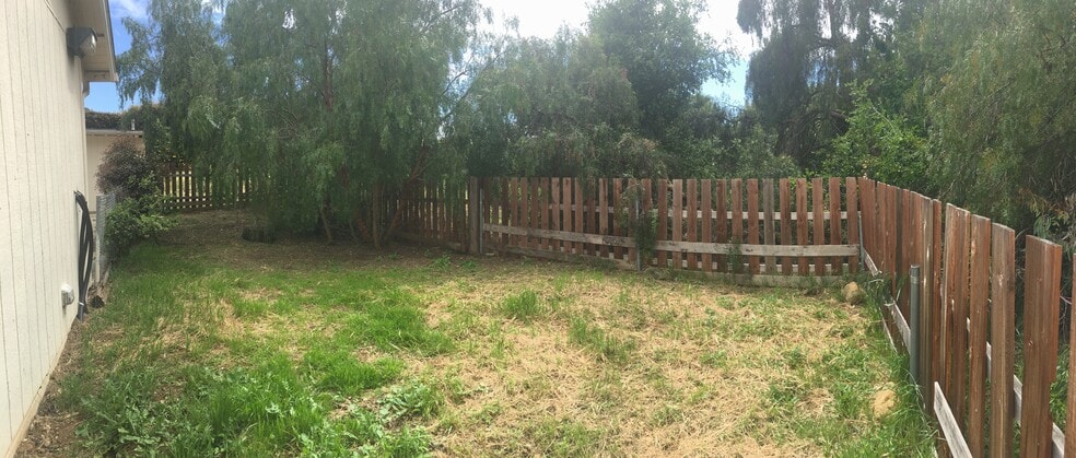 Gated Dog Run - 4477 Meadowlark Ln