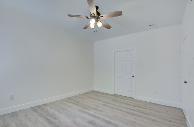 Building Photo - Horizon Hills Condominiums