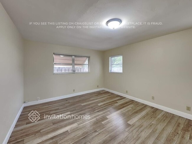 Building Photo - 2005 NE 62nd St