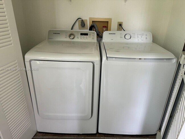 Building Photo - 12430 Vista Isles Dr