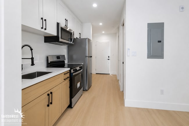 Building Photo - Newly Built Studio Apartment with Modern Kitchen & Stylish Finishes in San Diego!