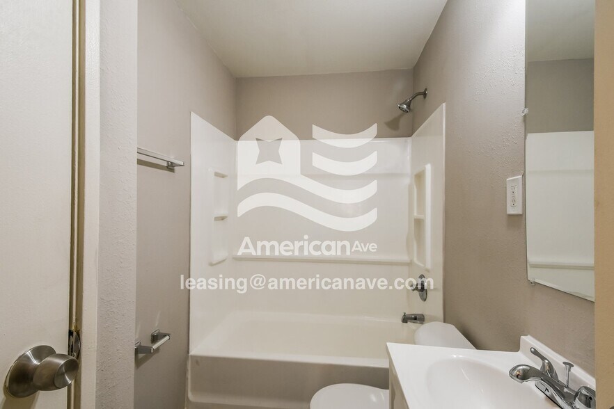 Building Photo - 4104 Shirley Dr