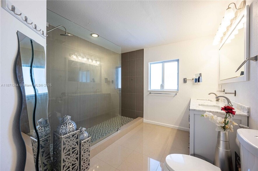 Building Photo - 2401 SW 26th St