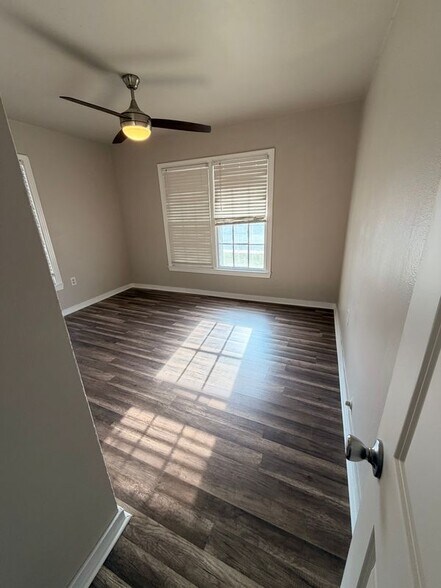 Building Photo - 2736 N Muskingum Ave