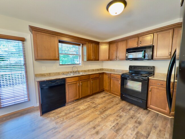 Building Photo - 638 Hidden Valley Dr