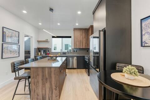 Building Photo - 772 W 300 N