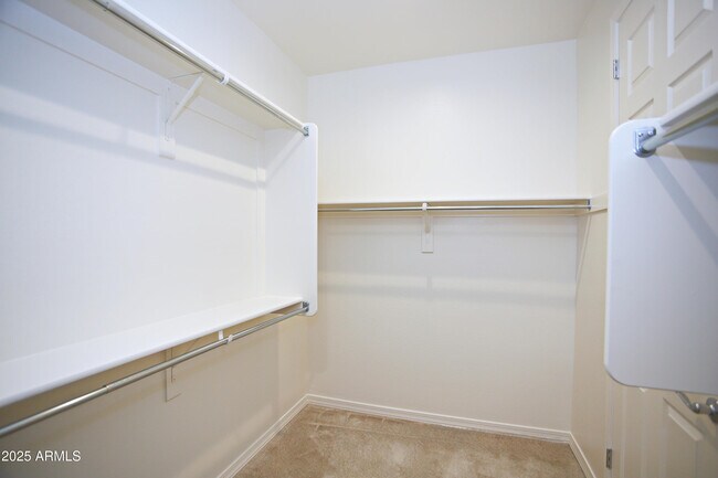 Building Photo - 976 W Finch Dr