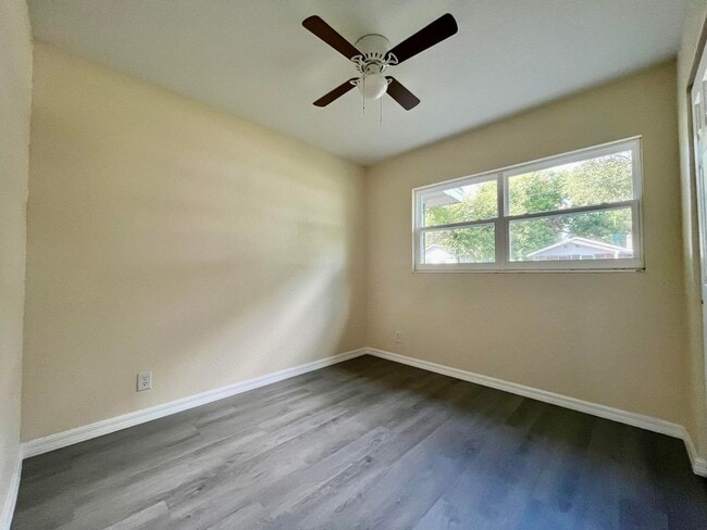 Building Photo - Charming 3 Bed 1 Bath Plant City!!