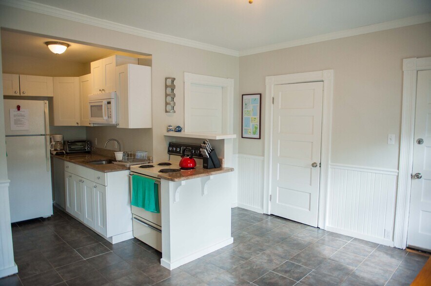 Kitchen - 90 Longwood Avenue