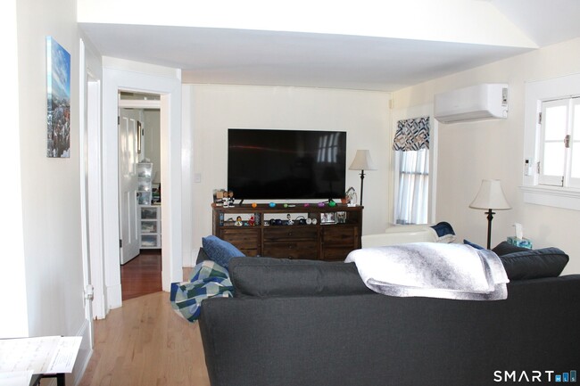 Building Photo - 7 Hillcrest Dr