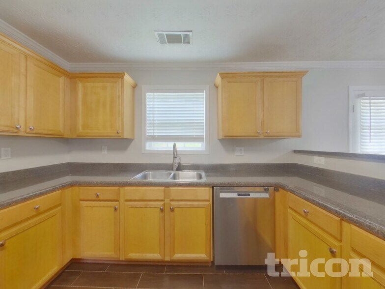 Building Photo - 315 Avonlea Dr