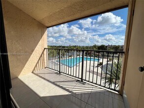 Building Photo - 14415 N Kendall Dr