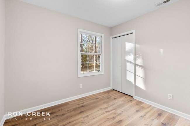 Building Photo - Charming Three-Bedroom in Haw Creek