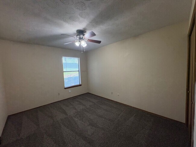 Building Photo - 936 S Craig Ave