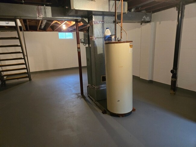 Building Photo - 1244 Colonial Dr