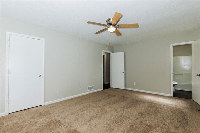 Building Photo - 2929 Pine Grove Dr