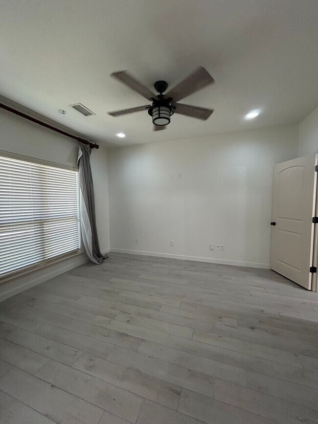 Building Photo - Beautiful Home in Northwest Midland-Los Pa...