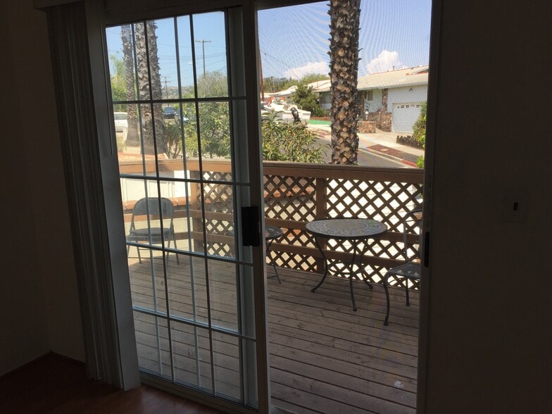 Building Photo - 5060 Leo St