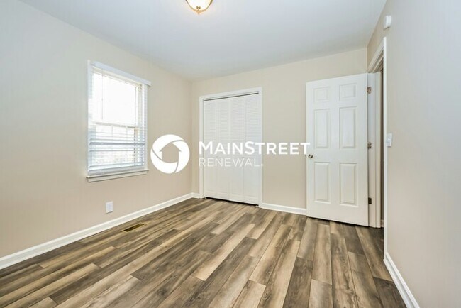 Building Photo - 3 Bedroom Pet-Friendly Home in MOUNT JULIE...