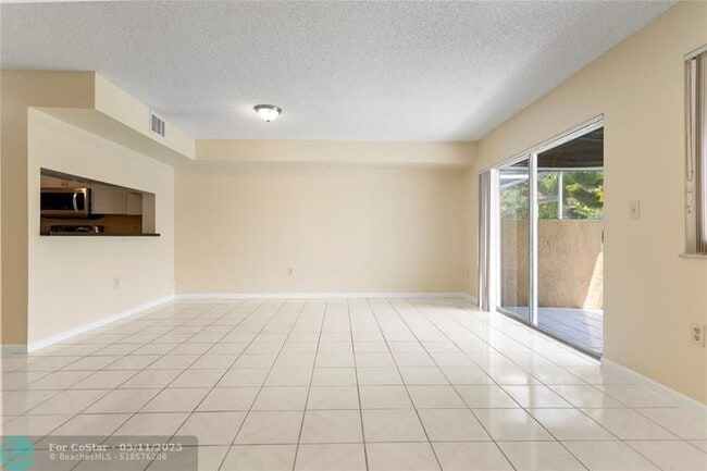 Building Photo - 640 N University Dr