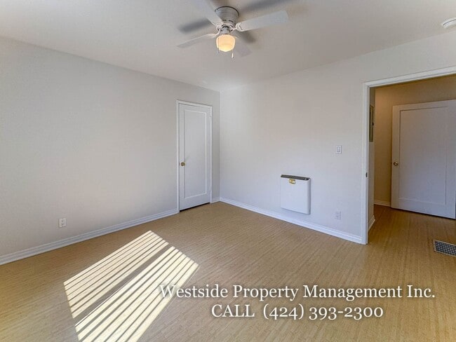 Building Photo - 2301 Oak St