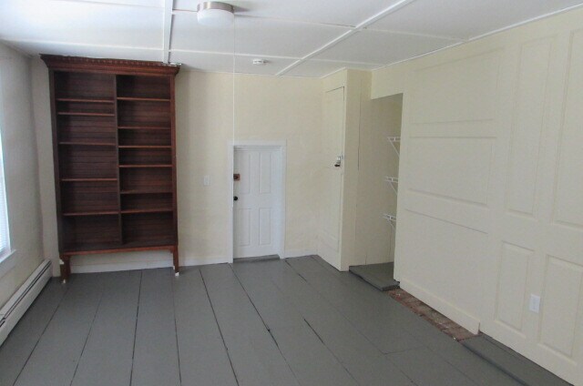 Building Photo - 316 Main St