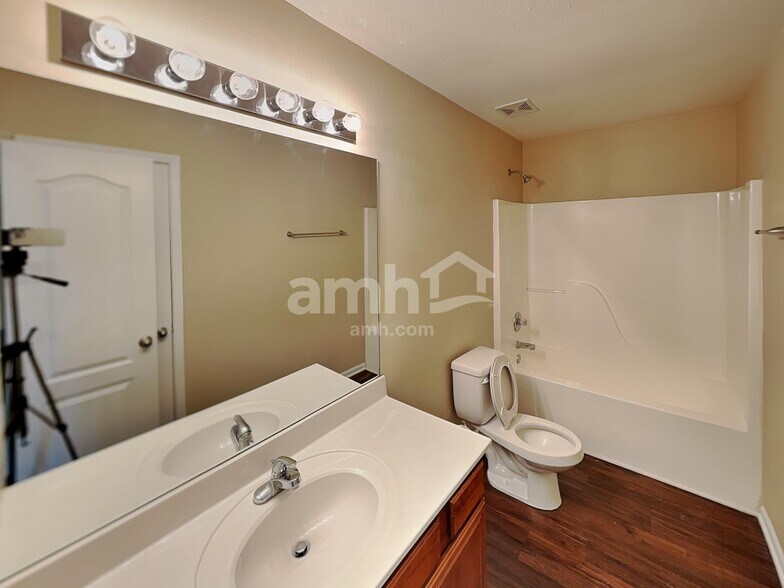 Building Photo - 6903 Grand Hickory Dr
