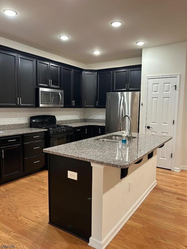 Building Photo - 5 Albert Ct