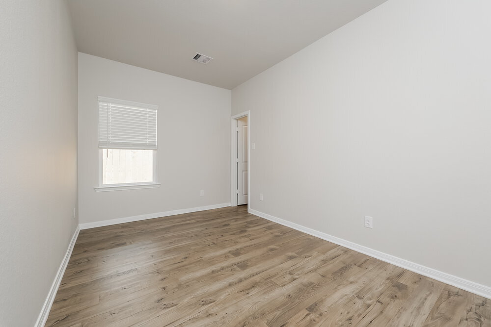 Building Photo - 16430 Honeysuckle Hl Dr