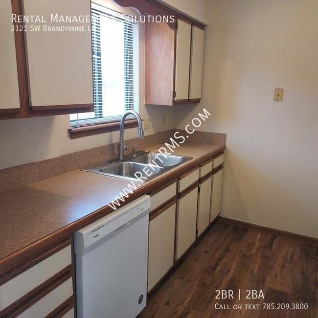 Building Photo - 2121 SW Brandywine Ln
