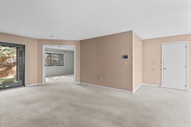 Building Photo - 221 Trailside Way