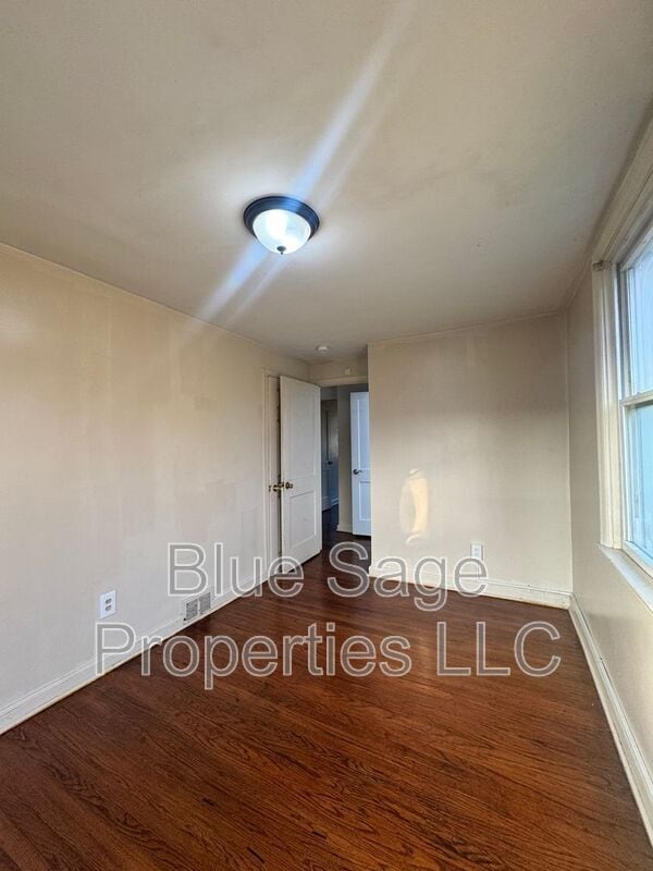 Building Photo - 545 S 4th St