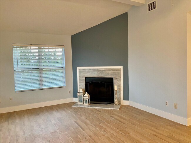 Building Photo - 1578 Railroad St