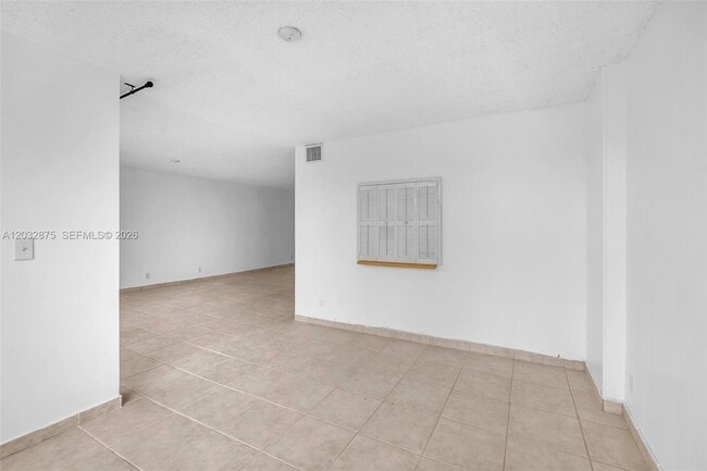 Building Photo - 1000 Parkview Dr